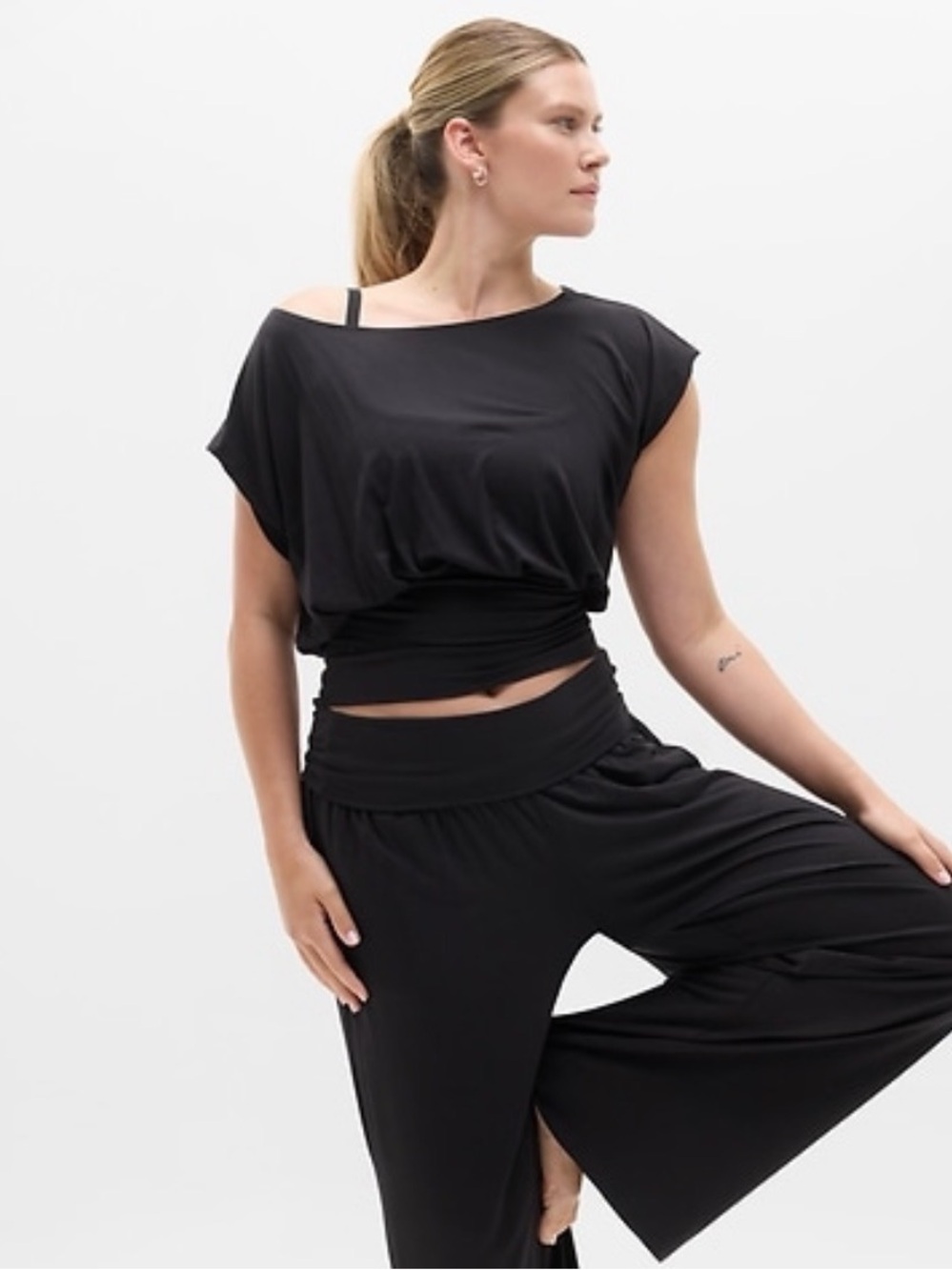 NWT Athleta Dream Drape Tee - Picture 2 of 4